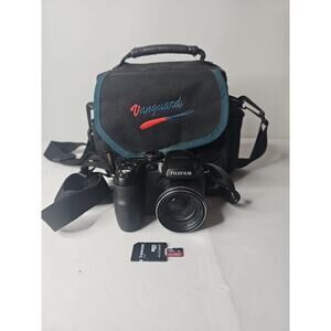Fuji Fujifilm Finepix S1000 FD 10MP Digital Camera w/12x Zoom in Vanguard case